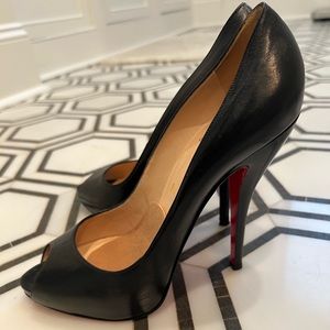 Louboutin very prive black leather stilettos peep toe 39.5